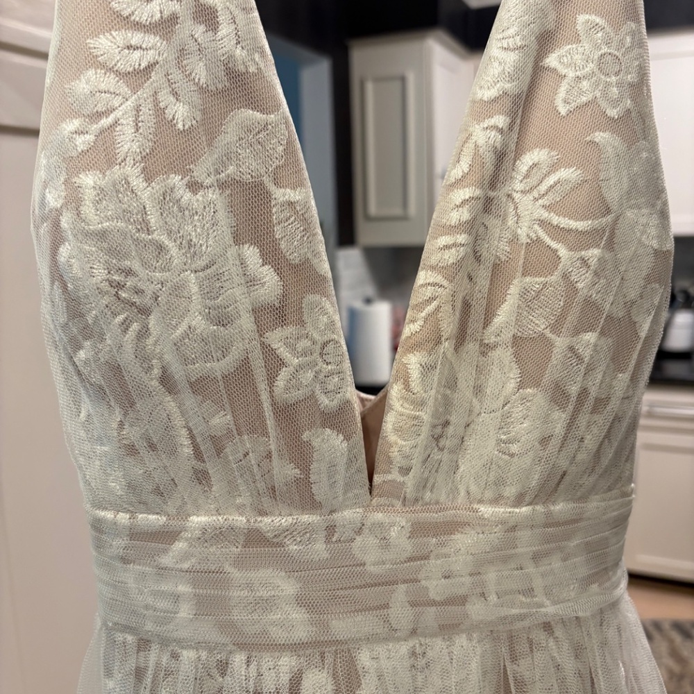 Stunning wedding gown, NWT. - Picture 2 of 7